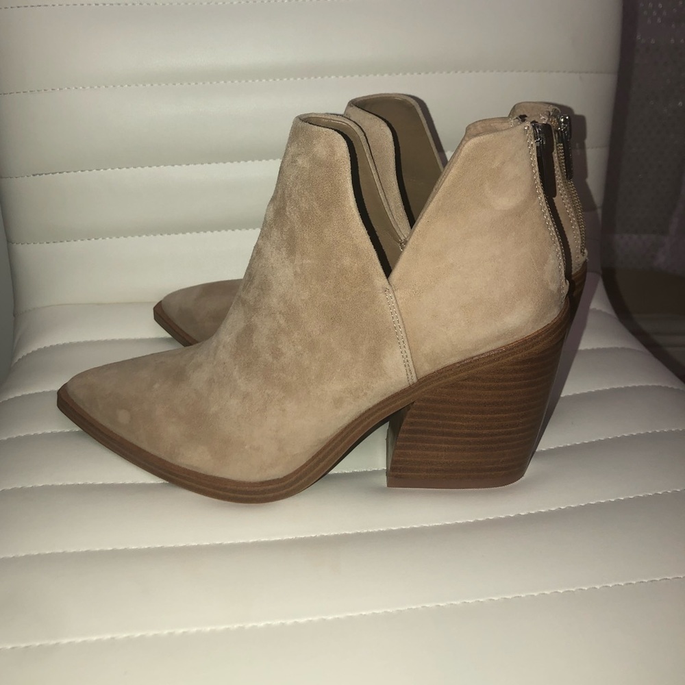 Vince camuto booties never worn